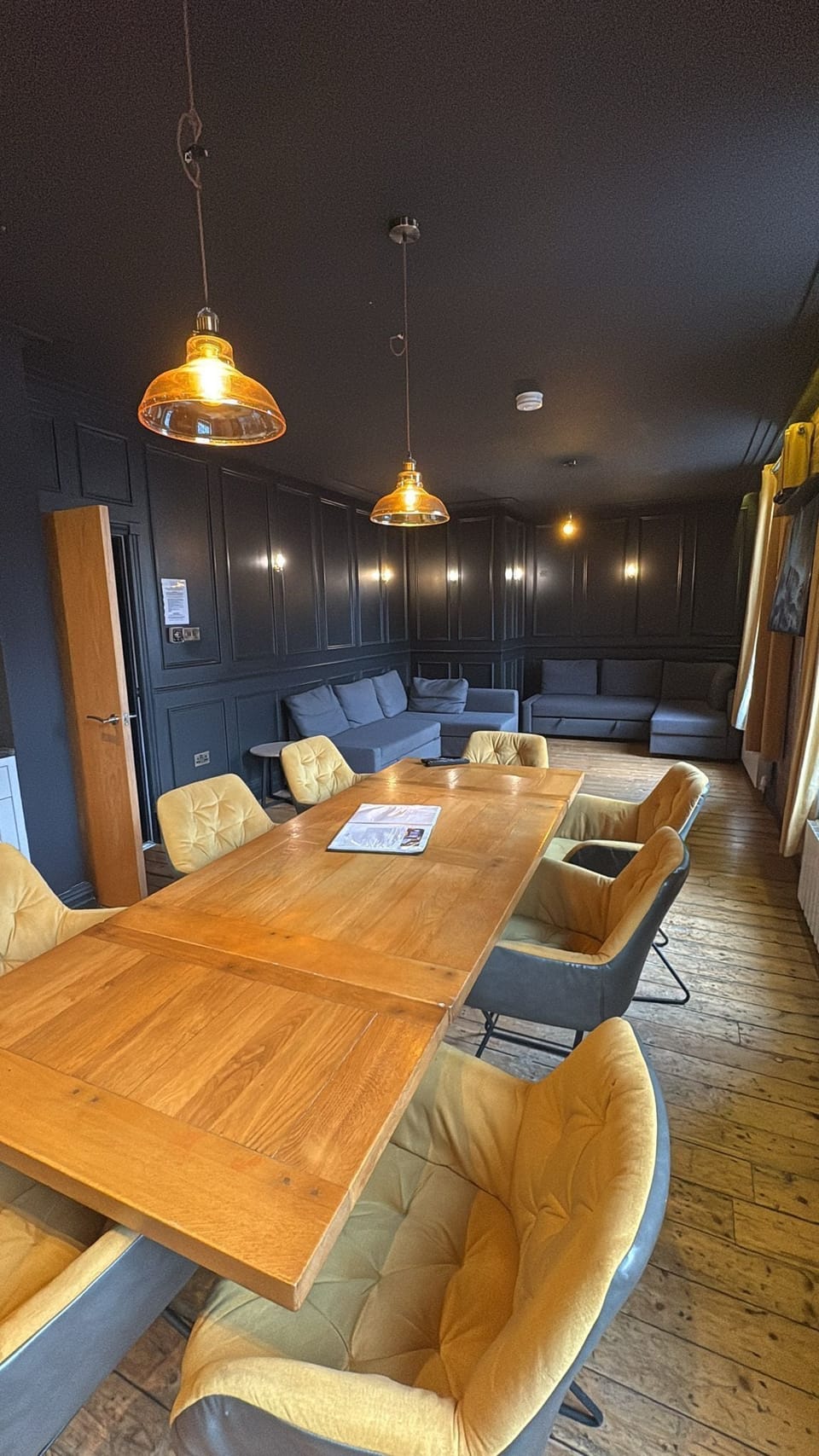 Living Room / Lounge