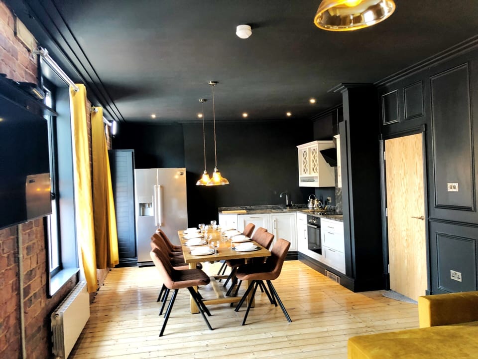 Dining / Restaurant