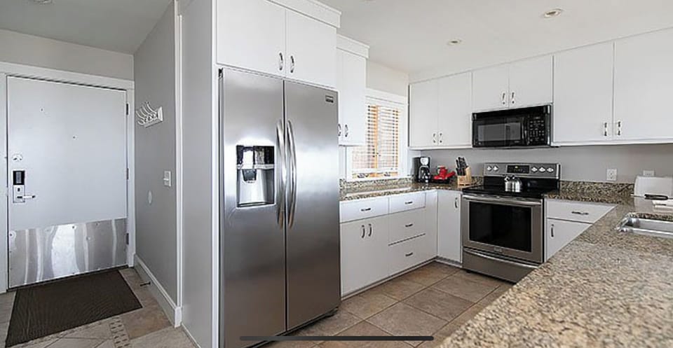 Kitchen with stainless appliances 