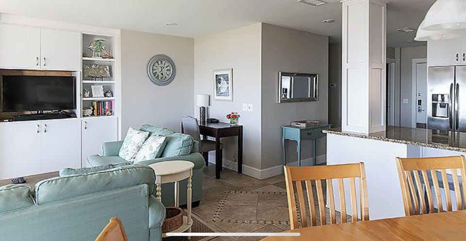 Spacious family room with views of the ocean