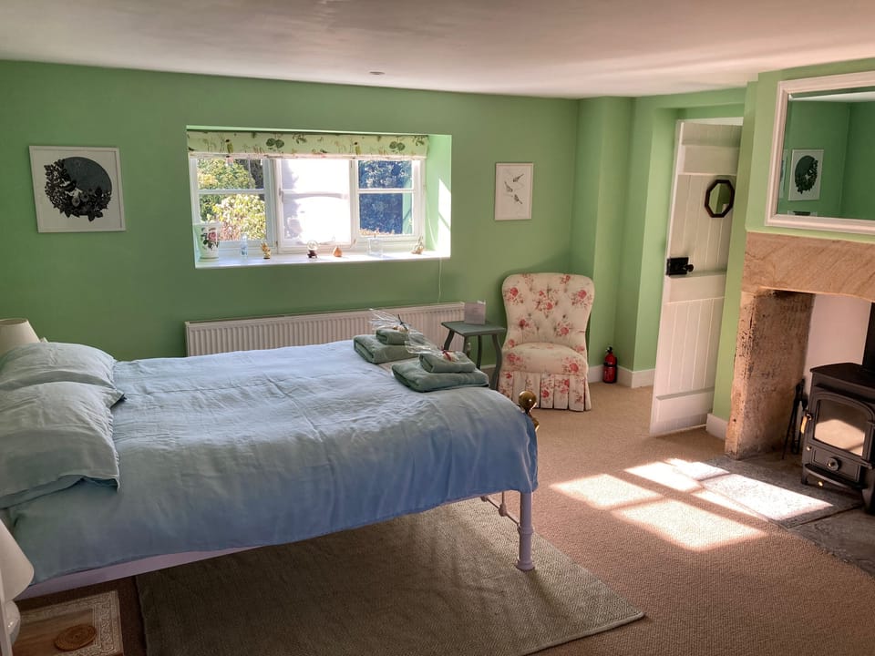 Green room overlooking the rose garden