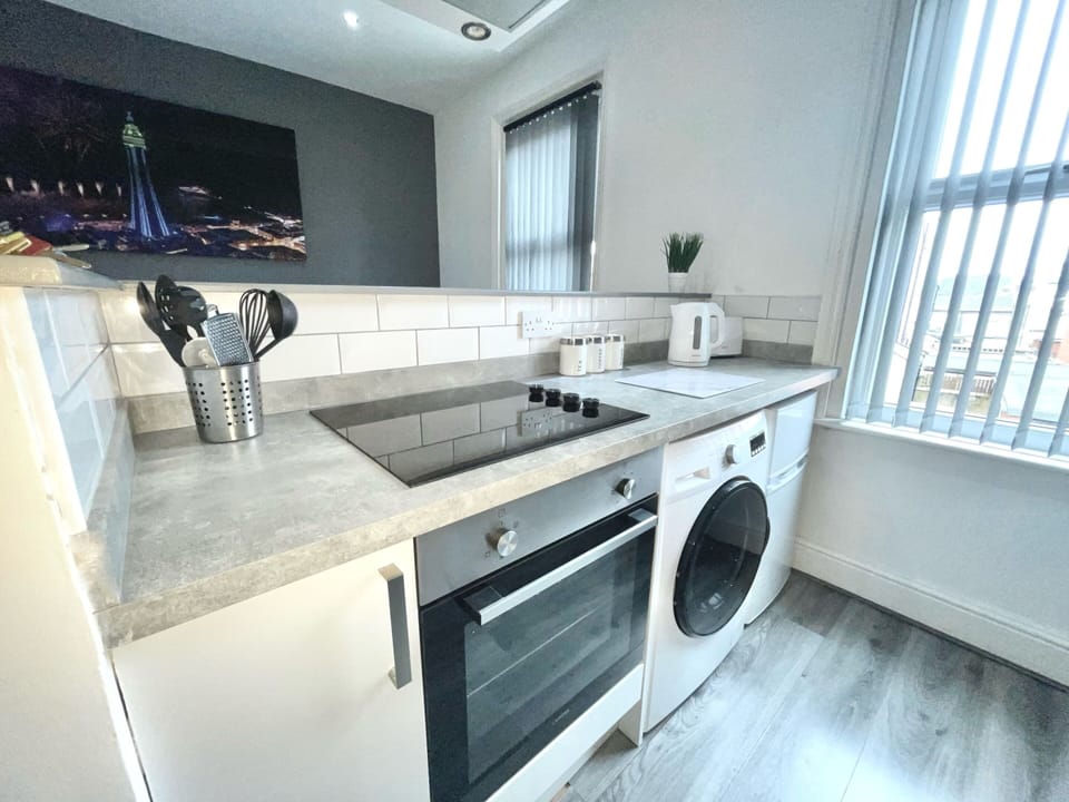 Open plan lounge/kitchen