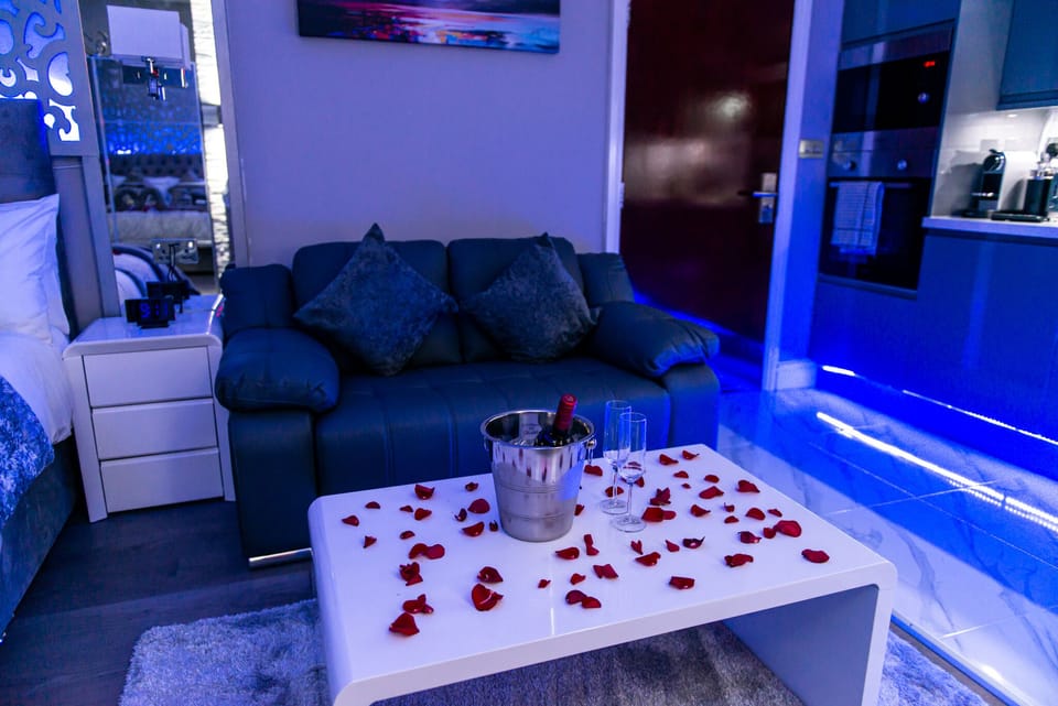 Living Room / Lounge