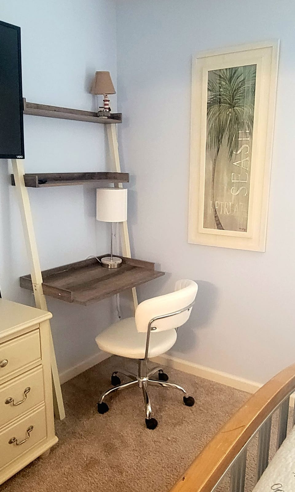 Convenient private workspace in 2nd floor master bedroom.