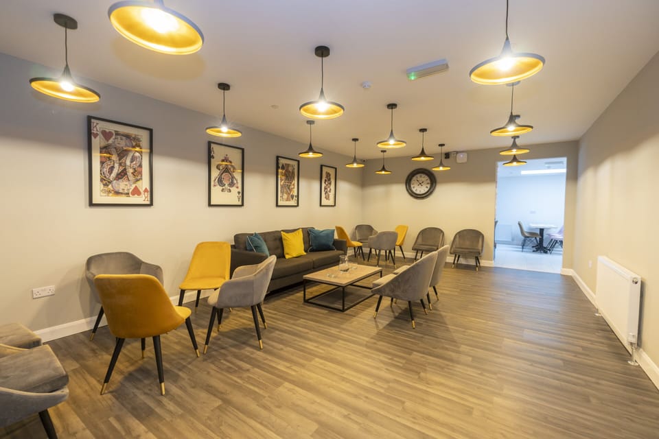 Dining / Restaurant