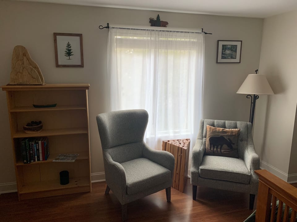 Forest Bedroom's sitting area