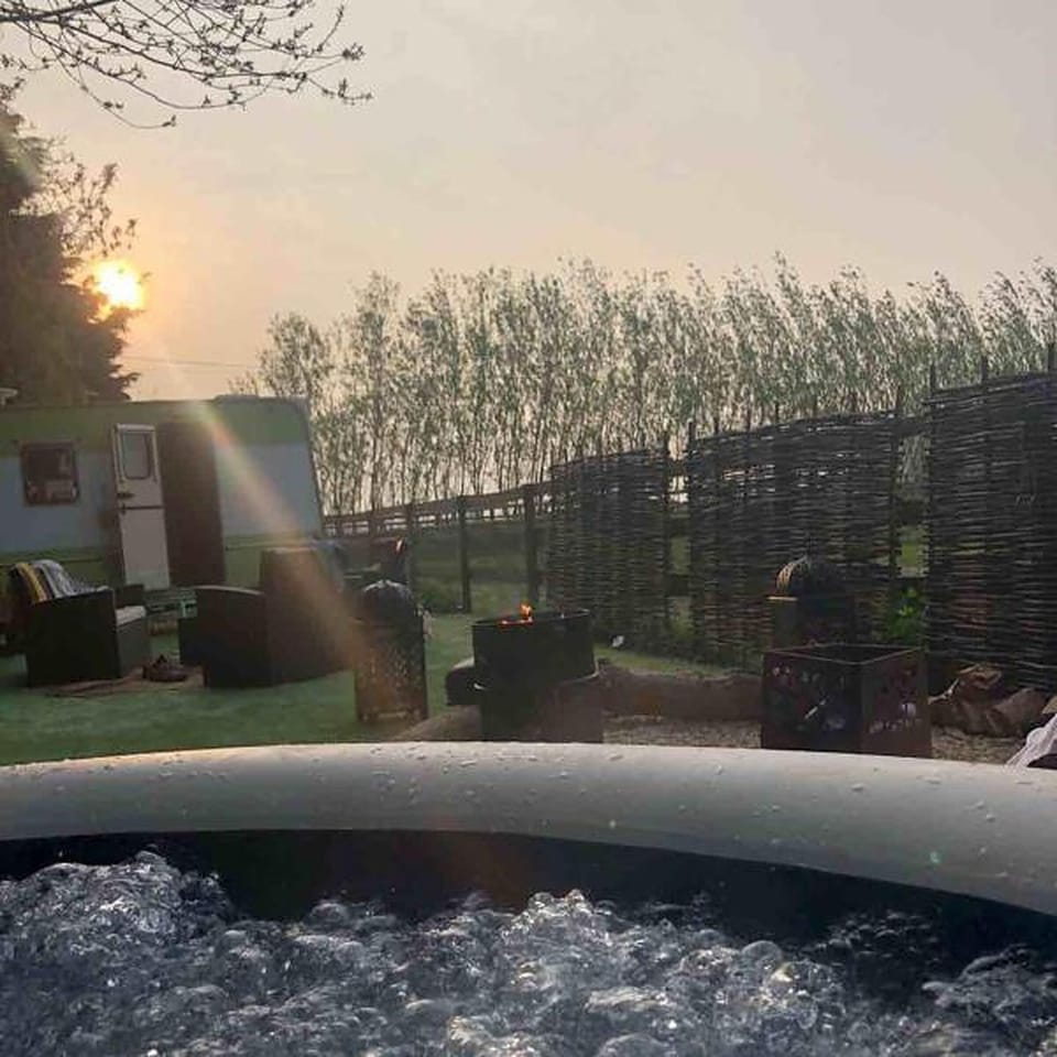 Hot tub available for both caravans (not tent)