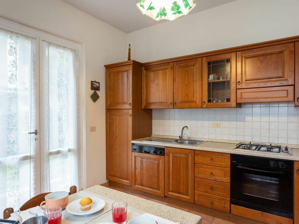 Countertop, Cabinetry, Room, Property, Furniture, Kitchen, Building, Interior Design, House, Floor