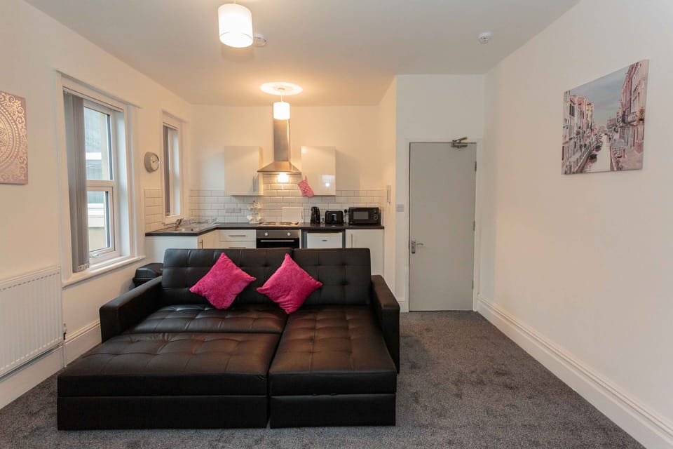 Raspberry Suite - Lounge and Kitchen Area