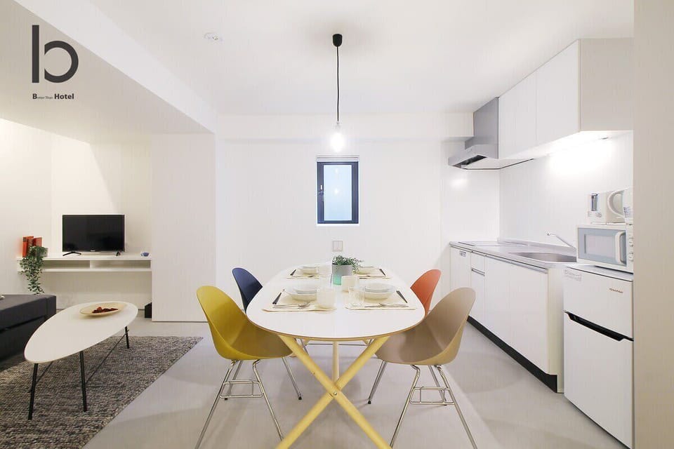 Dining/Kitchen Area