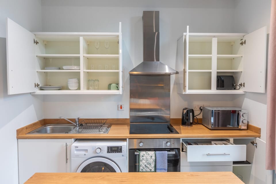 Fully equipped kitchen - Flat 4