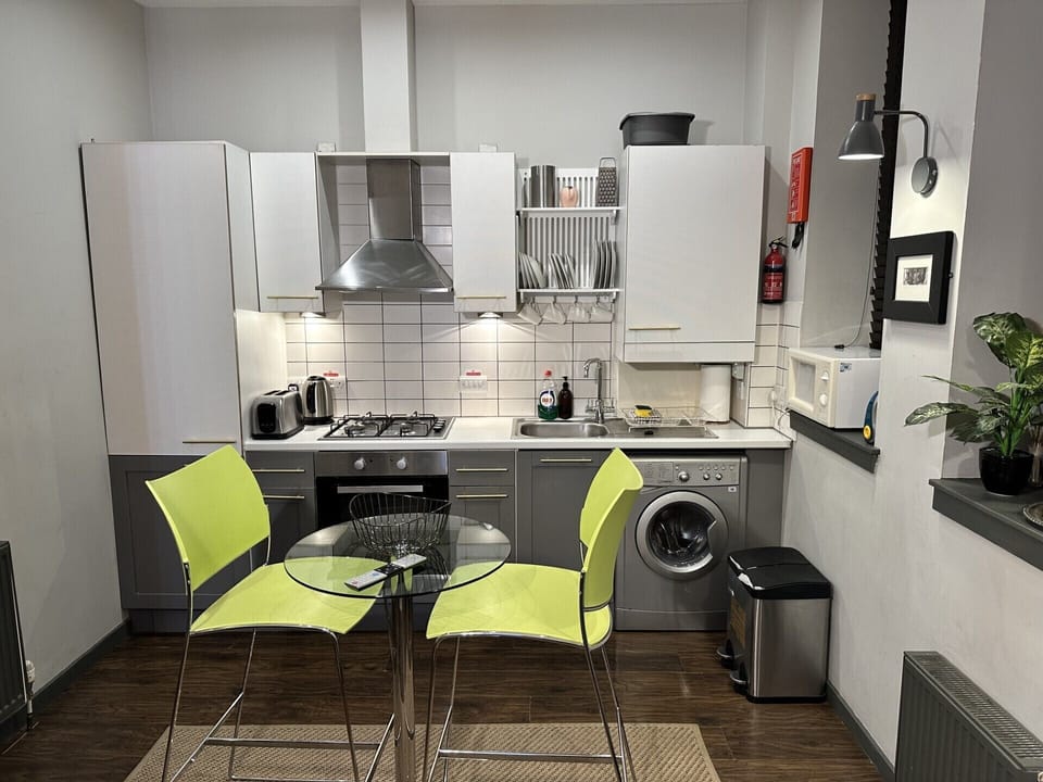 Fully equipped kitchen diner