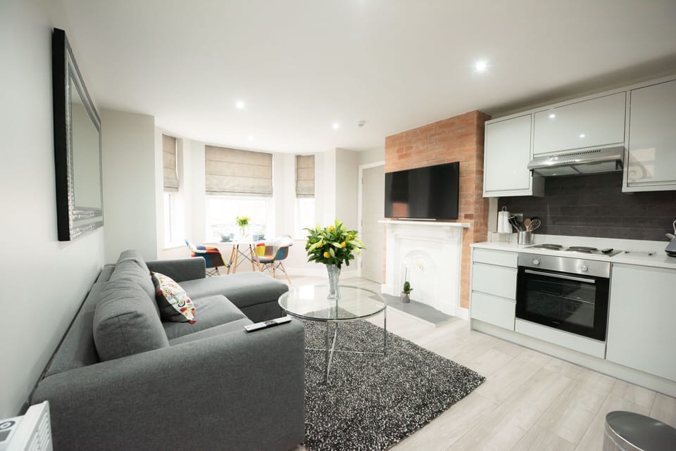 Superior Apartment - Living/Dining Room/Kitchen