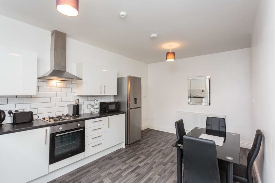 Kitchen & Dining - Plum Suite