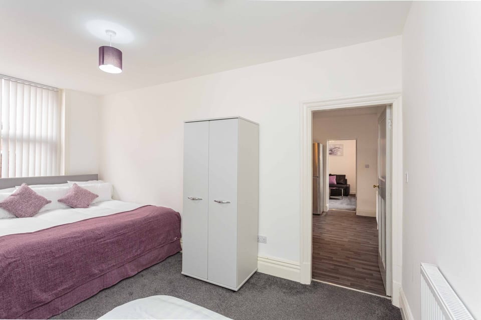 Bedroom - Plum Suite