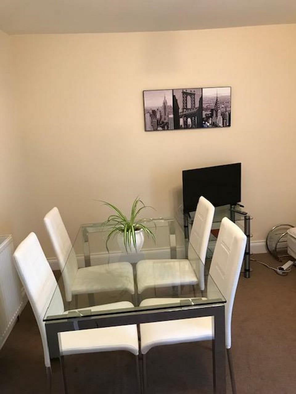Dining / Restaurant