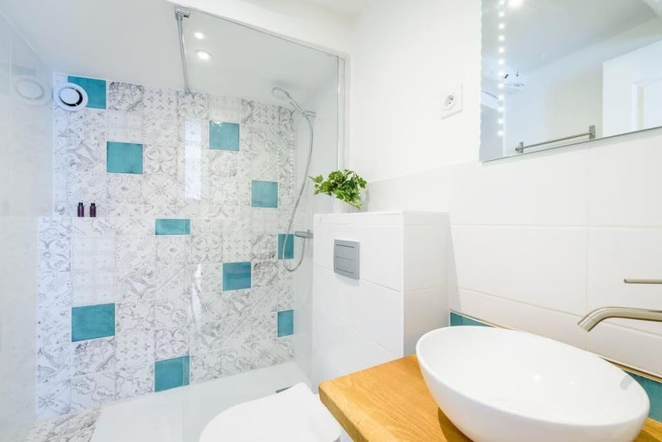 Serviettes et draps de bain fournis