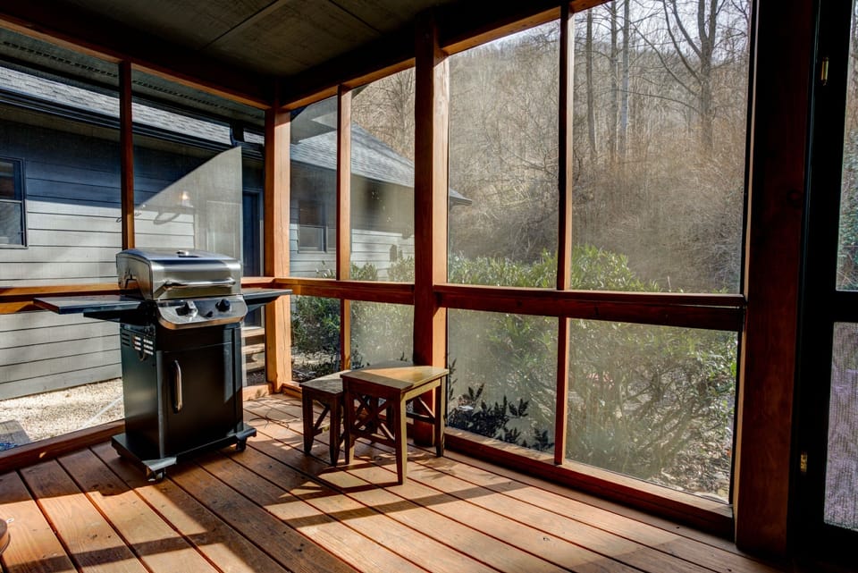 Screened Porch | Gas BBQ
