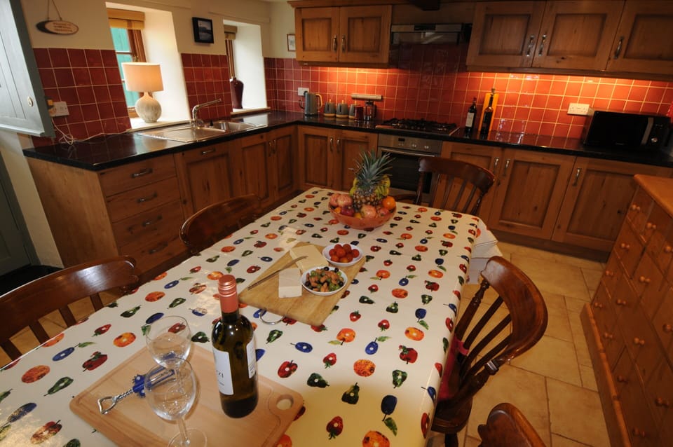 Oak country kitchen