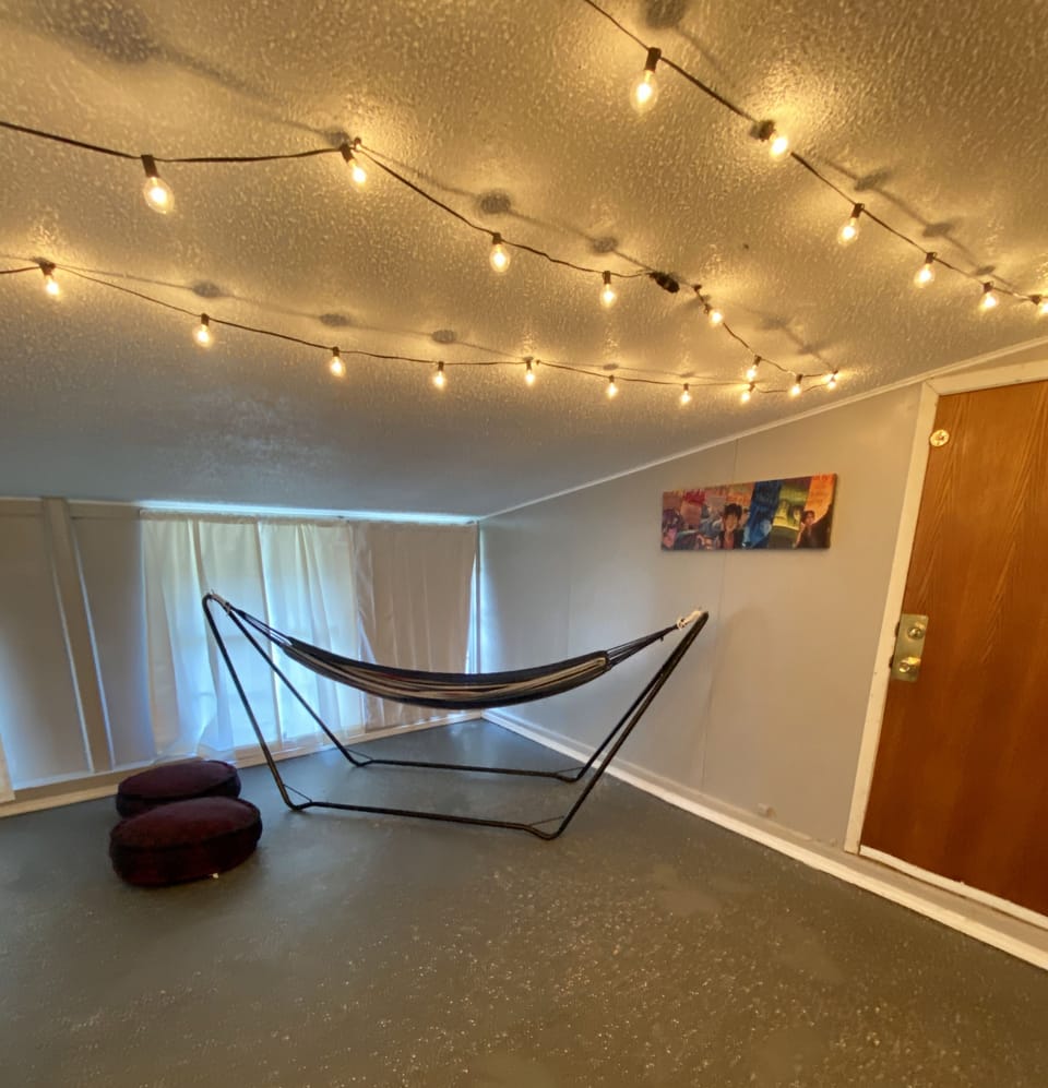 Hammock in room 4.
