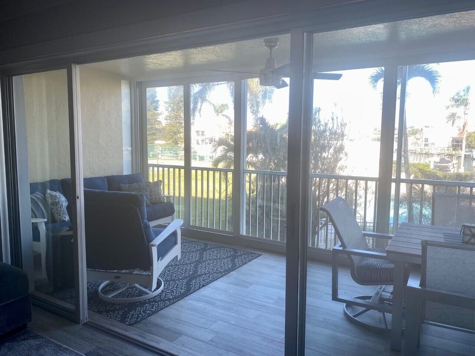 Table seating for four and a very comfortable outdoor seating area on the lanai.