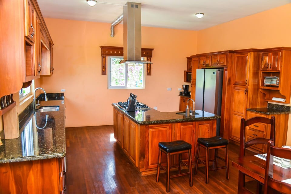 Fully equipped gourmet kitchen with spacious island and modern finishes.