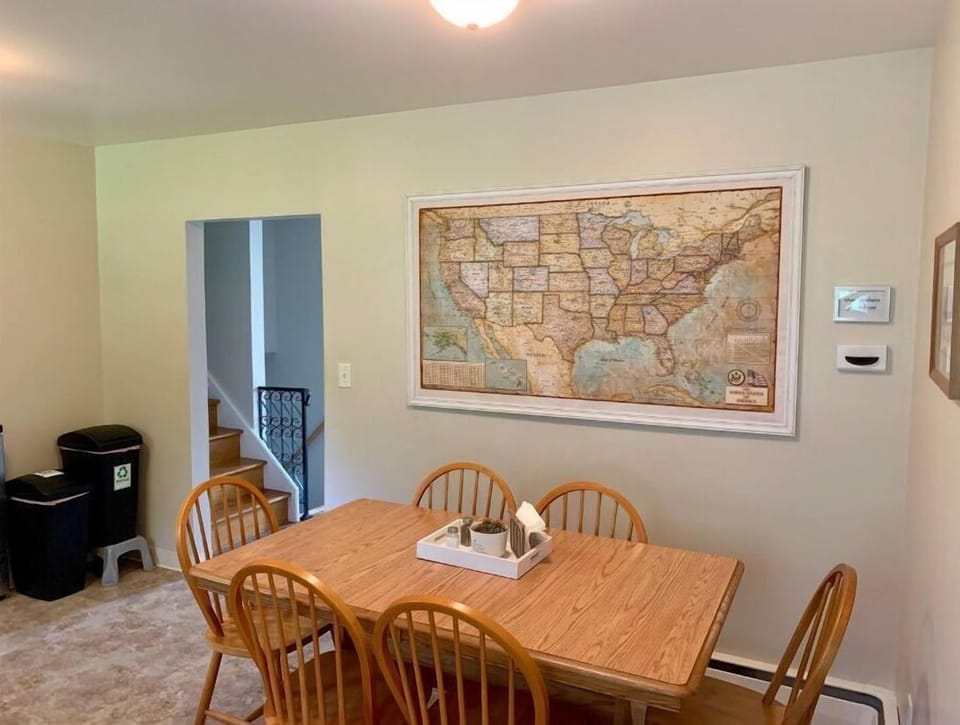 Eat in kitchen seats 6 (or 8 with optional leaf)