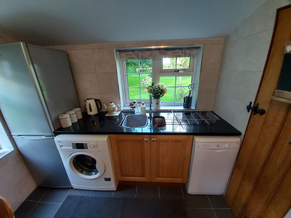Fridge freezer, double sink, washing machine, dishwasher