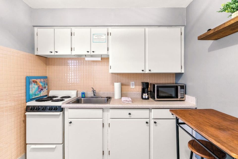 Boutique Beach Retreat Treasure Island full kitchen, stove refrigerator, freezer, microwave, coffee maker, kitchen utensils and flatware kitchen table