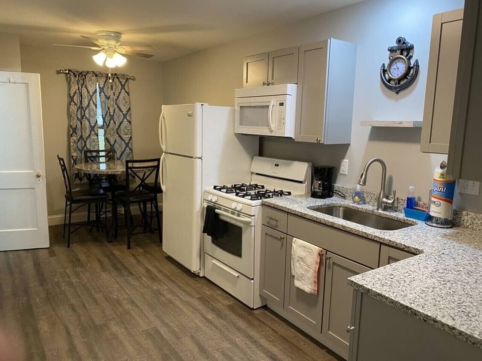 Kitchen W/Dining
