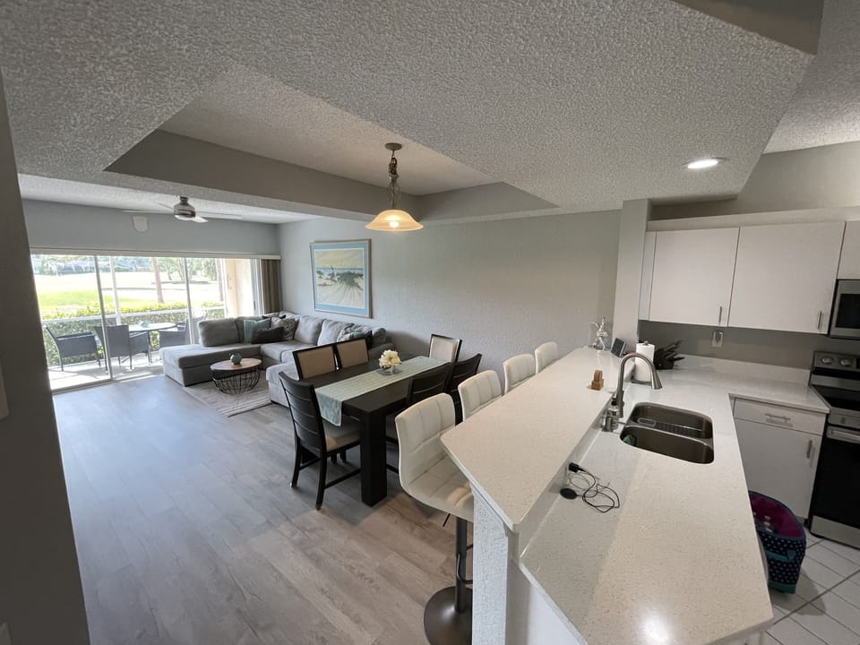 Naples -Fairways at Emerald Greens Condo, Golf Course views, South West Exposure Apartment in Naples