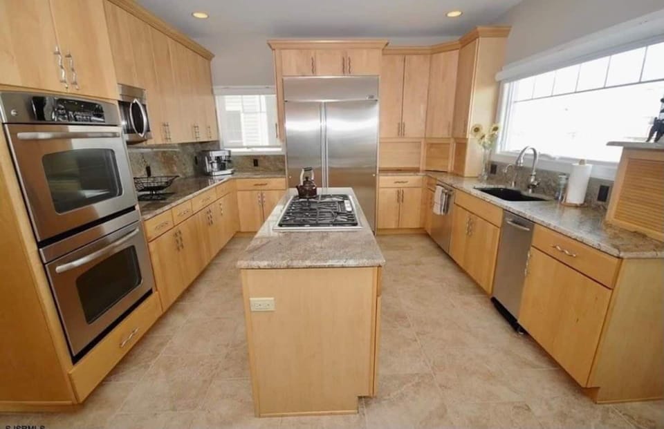 Great kitchen with two stoves to cook for large families 