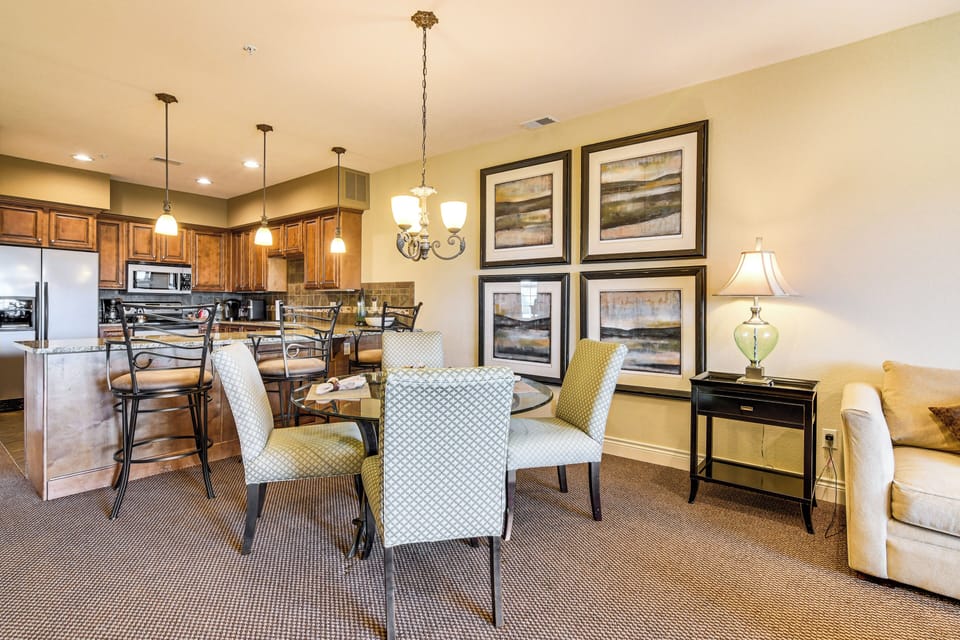 Dining Area | Dishes & Flatware Provided
