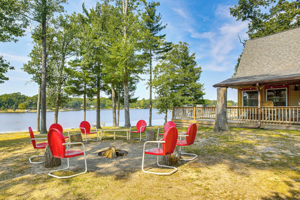 Private Yard | Lakefront | Dock/Boat Slip | Gas Grill