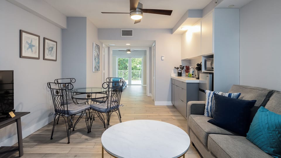 Open Floor Plan, Living, Dining, Kitchenette