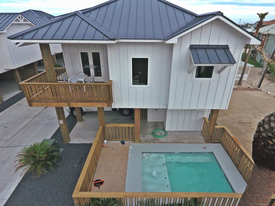 Front exterior/pool view (2)