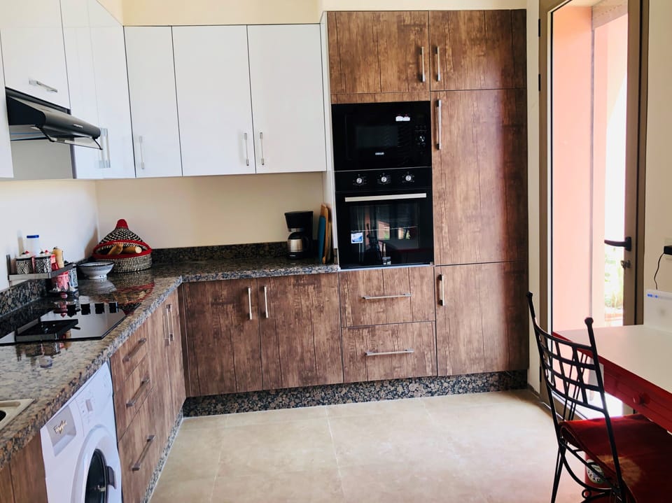 Kitchen with all modern facilities, here you can make yourself some good meals.