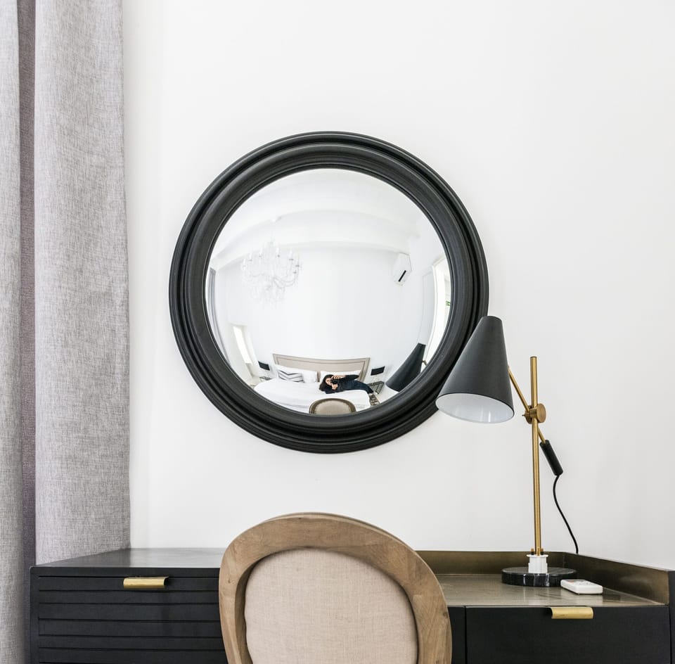 Desk in bedroom of Deluxe 1