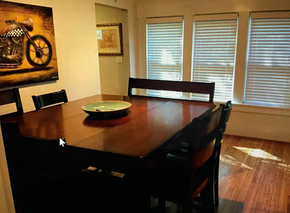 Dining room, table 8 seats