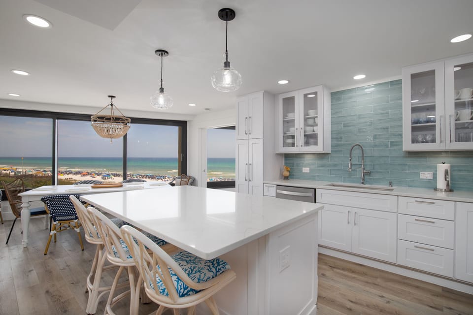 Beautifully updated fully stocked Kitchen