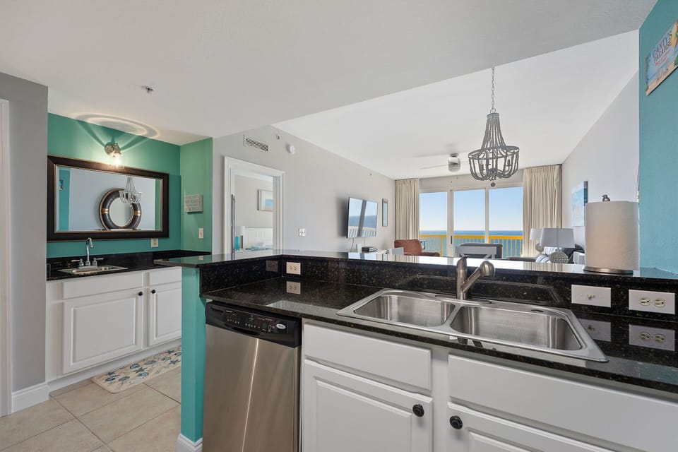 Kitchen / Wet Bar