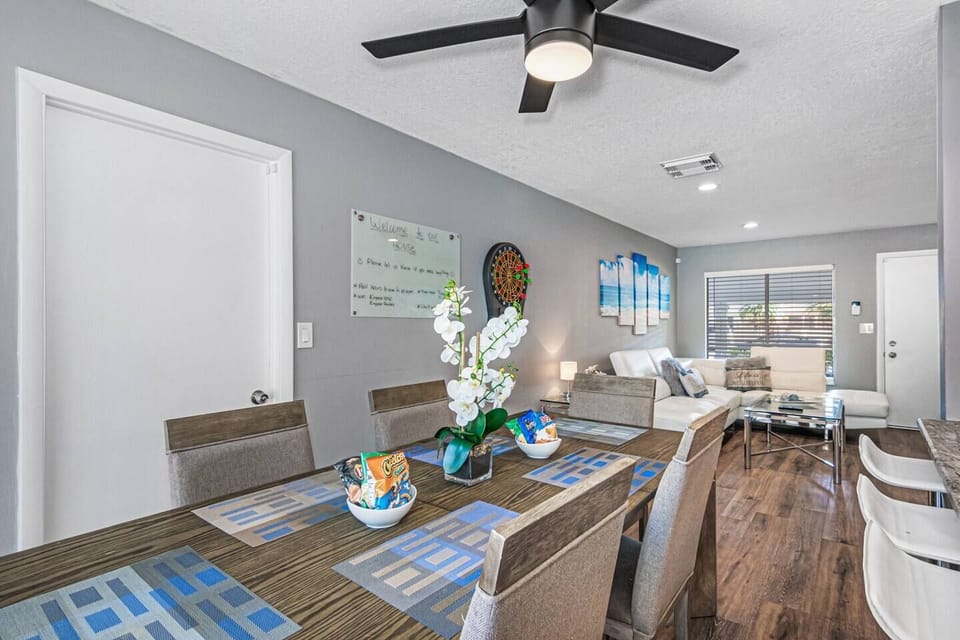 Appreciate great meals wondefully prepared by loved ones in this beautiful dining area while making and sharing memories. Send us an inquiry now!