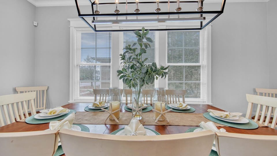 Dining Room seating for 10