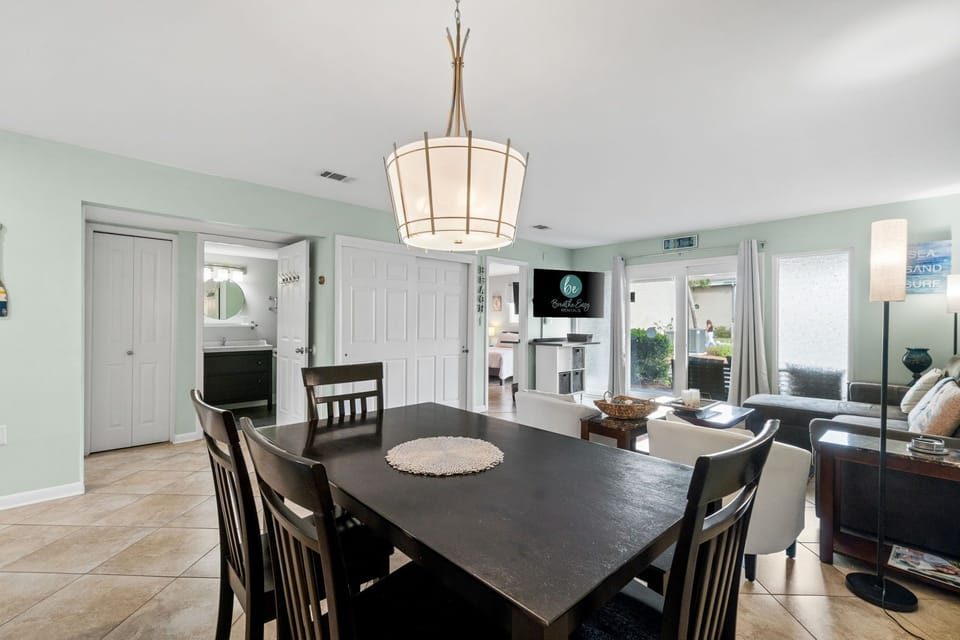 Dining table for 6. Big enough for family meals or a game of cards or dominos.

Professionally Managed By
Breathe Easy Rentals