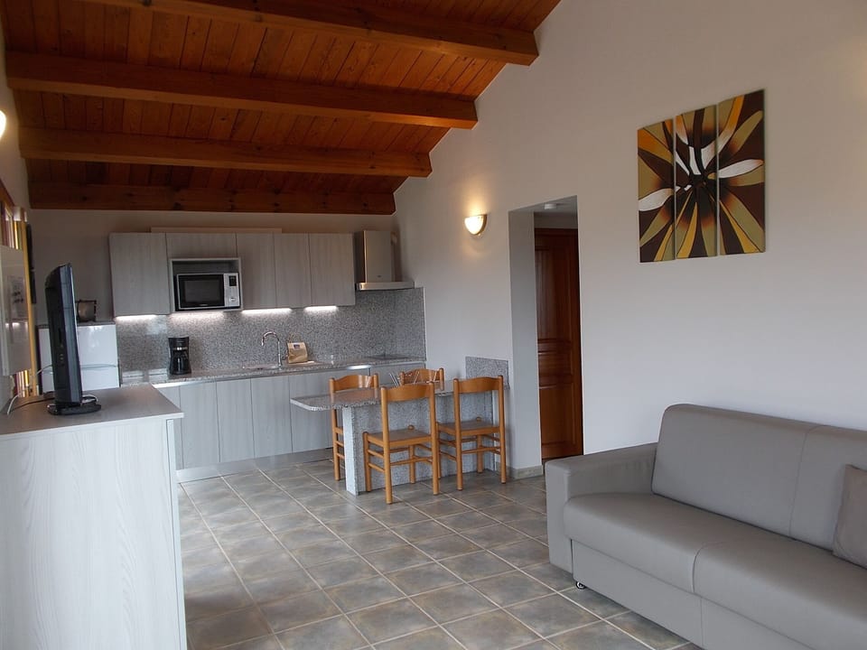 Kitchen  / Living room T2 Uptairs