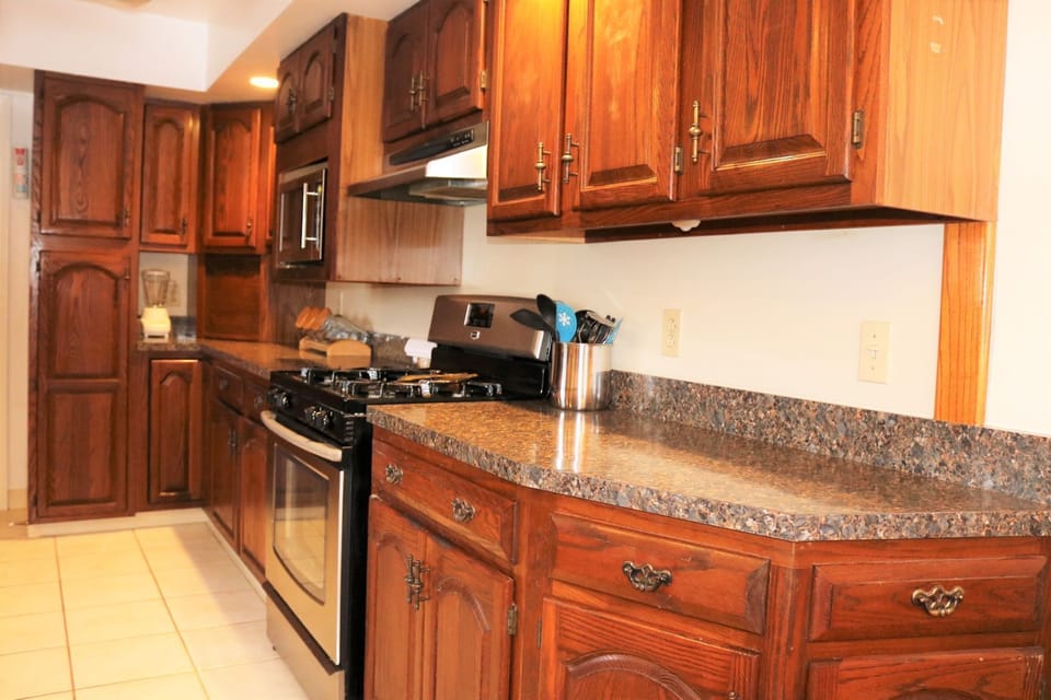 Full Kitchen/Stove/Counter Space