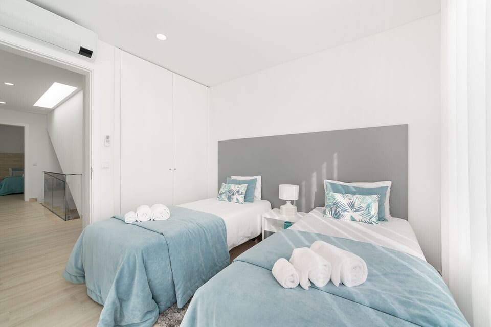 Villa Atlântico is a luxurious holiday home for rent in Salir do Porto, within walking distance to the famous Silver Coast - Portugal beaches.