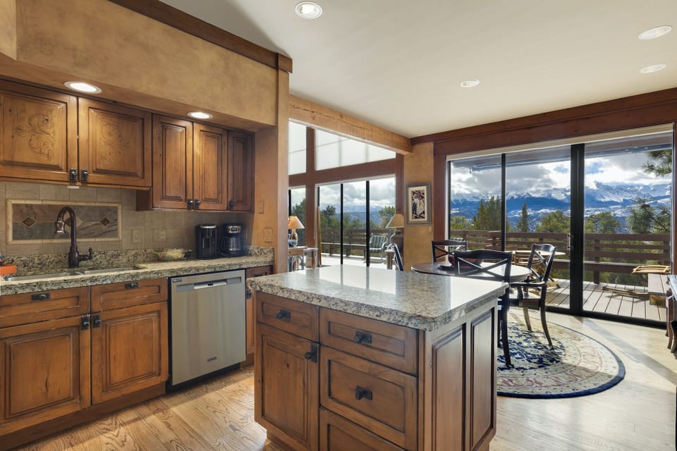 Beautiful Kitchen with Views!