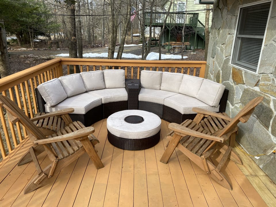 HUGE front porch with propane grill