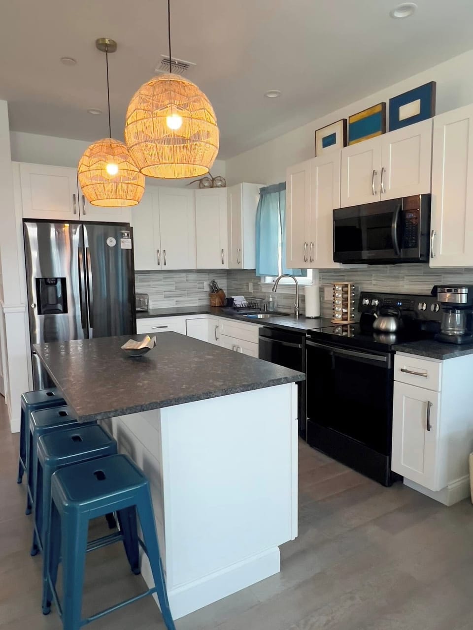 Full kitchen